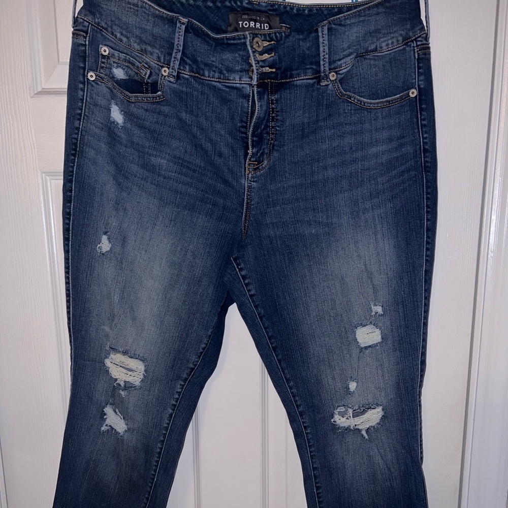 ***USED** Torrid Premium Distressed Jegging